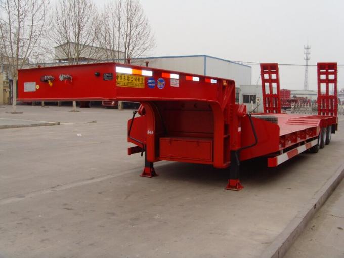 3 Axle Low Bed Semi Trailer rote Farbe mit Selbst-Steuerachsen und -Hebebühnen