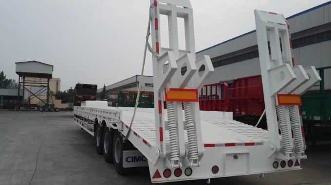 3 Axle Low Bed Semi Trailer rote Farbe mit Selbst-Steuerachsen und -Hebebühnen