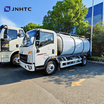 Sinotruk Howo 4x2 Leichtbrennstofföl-Tankwagen 4200 Liter Dieselöl-Tankwagen