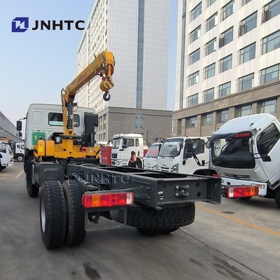 Schwerlastwagen HOWO Diesellastwagen 4x4 6 Räder Chassis mit Kran hoher Qualität