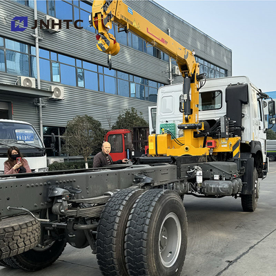 SINOTRUK HOWO Diesel-Lkw 4x4 6 Räder Chassis mit Kran niedriger Preis
