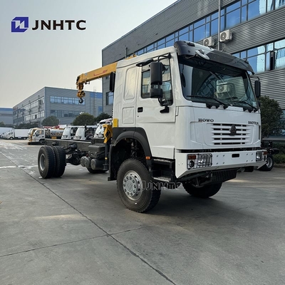 SINOTRUK HOWO Diesel-Lkw 4x4 6 Räder Chassis mit Kran niedriger Preis