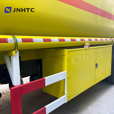 Sinotruk Howo Ölbehälter 8X4 400PS LHD Diesel Brennstoff Öl Tanker Lieferung