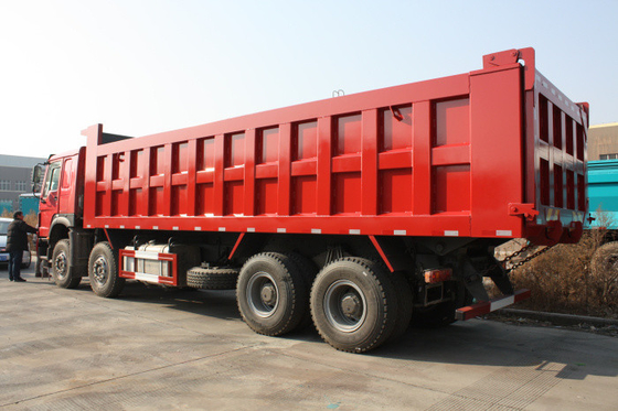 Räder 50T 12 roter Hochleistungskipplaster Sinotruk Howo 8x4 mit 30M3 der Kapazität LHD