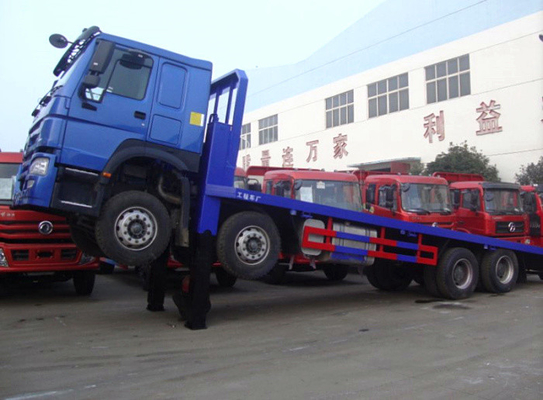 Schwergut-LKW Sinotruk Howo7 6x4 40T mit 20 Fuß betten 10 Räder 371hp