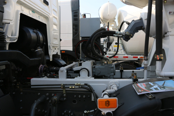 Konkreter Quirl-LKW Sinotruk Howo A7 8×4 mit Maschine 371hp und einem Bett