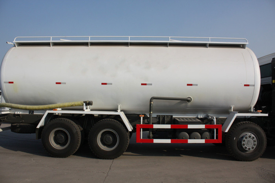Howo 12 dreht 8x4 Massentankwagen 36m3-45m3 für Pulver-Material-Transport