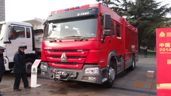 Rettungs-Löschfahrzeug 6m3 Sinotruk Howo mit Wasser-Behälter-Schaum Tan und Leiter