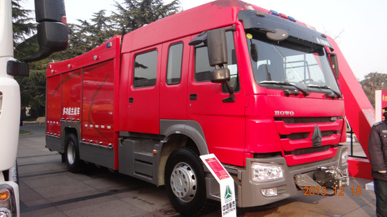 Rettungs-Löschfahrzeug 6m3 Sinotruk Howo mit Wasser-Behälter-Schaum Tan und Leiter