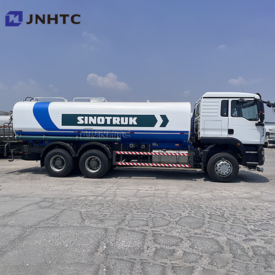 HOWO TX 20000 Liter Wassertankwagen mit Sprinkler für die Straßenreinigung