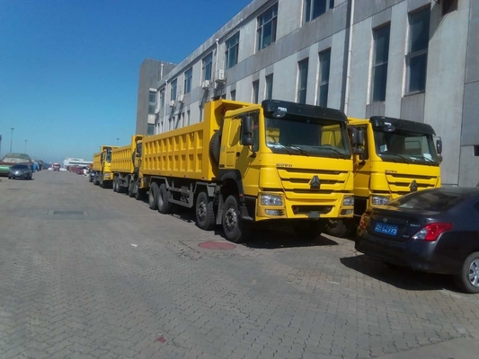 Gelber Kipplaster 371hp 20M3 RHD Sinotruk Howo 6x4 für 40-50 Tonnen laden