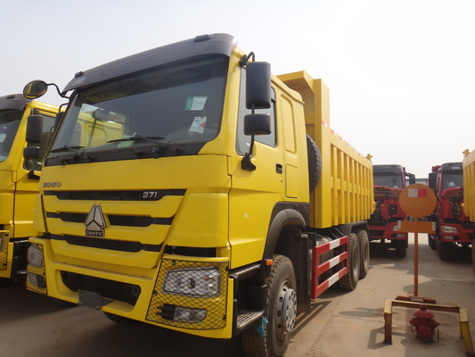 Gelber Kipplaster 371hp 20M3 RHD Sinotruk Howo 6x4 für 40-50 Tonnen laden