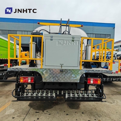HOWO Asphaltsprühgeräte Lkw 4X2 160 PS Intelligenter Bitumenstreuer zum Verkauf