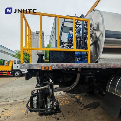 HOWO Asphaltsprühgeräte Lkw 4X2 160 PS Intelligenter Bitumenstreuer zum Verkauf