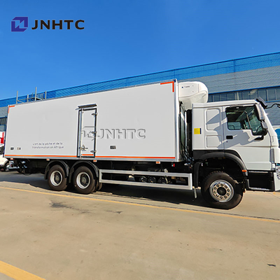 Neuer Sinotruk 20 Tonnen Kühlwagen mit hydraulischer Heckplatte Meeresfrüchte Obst und Gemüse Frischhalter