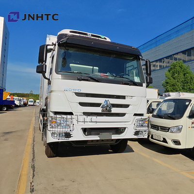 Neuer Sinotruk 20 Tonnen Kühlwagen mit hydraulischer Heckplatte Meeresfrüchte Obst und Gemüse Frischhalter