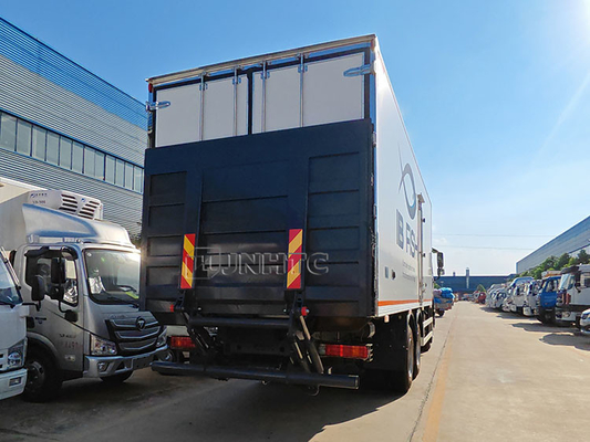 Neuer Sinotruk 20 Tonnen Kühlwagen mit hydraulischer Heckplatte Meeresfrüchte Obst und Gemüse Frischhalter