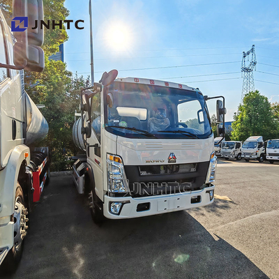 Sinotruk Howo 4x2 Leichtbrennstofföl-Tankwagen 4200 Liter Dieselöl-Tankwagen