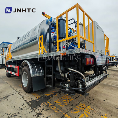 Warmemulgierte HOWO 7000 Liter Asphaltvertreiber Lkw-Sprecher Bitumen-Sprühfahrzeug