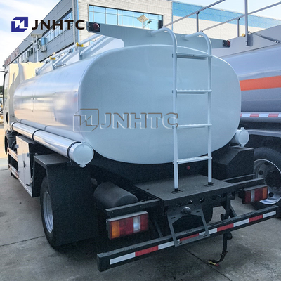 Sinotruk Howo Mini Leichtölbehälter 4x2 3000L Kraftstofftankschiff