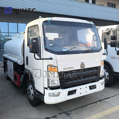 Sinotruk Howo Mini Leichtölbehälter 4x2 3000L Kraftstofftankschiff