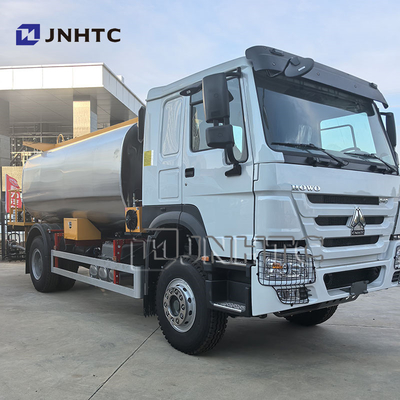 HOWO 4X2 Straßenbau Anhänger Asphaltvertriebswagen mit Sprühstange für Asphaltvorbereitung