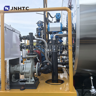 HOWO 4X2 Straßenbau Anhänger Asphaltvertriebswagen mit Sprühstange für Asphaltvorbereitung