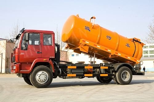 Des gelbe der Farbediesel-SINOTRUCK 6M3 Vorderachsen Abwasserkanal-Saug-LKW-HF7