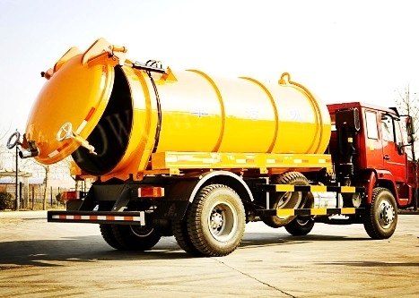 Des gelbe der Farbediesel-SINOTRUCK 6M3 Vorderachsen Abwasserkanal-Saug-LKW-HF7