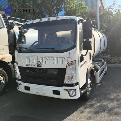 HOWO 8cbm Kraftstoffbehälter LKW Leichtlastölbehälter LKW Mobilbehälter LKW Aluminiumbrennstoffbehälter zum Verkauf