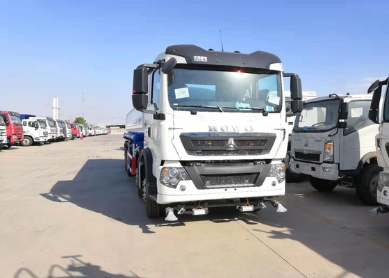 Wasser-Flüssigbrennstoff-Tankwagen Sinotruk 10cbm 4 * 2 266hp mit Klimaanlage