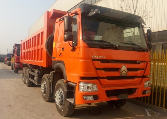 Vier - schwerer Kipplaster 8×4 der Achsen-SINOTRUK 371 HP 50 Tonnen 28CBM ladend