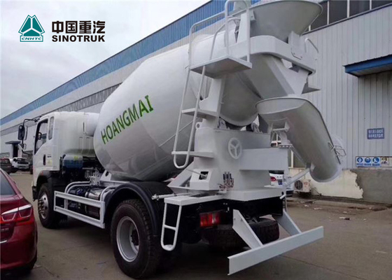 Howo 4x2 4CBM Mini Concrete Mixer Truck mit weißer Farbe ist in der Fabrik bereit