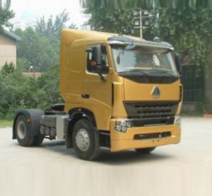 Stahlprimärantrieb-LKW-rote weiße schwarze Farbdieselkraftstoff-Art HOWO A7 4X2