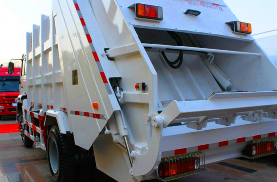 Weißes des Farbe12m3 Volumen Abfall-Verdichtungsgerät-LKW-SINOTRUK HOWO 4x2 6000L
