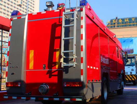 Rettungs-Löschfahrzeug 4x2 251hp - 350hp SINOTRUK HOWO Wasser-Behälter des Feuerwehrmann-LKW-6m3