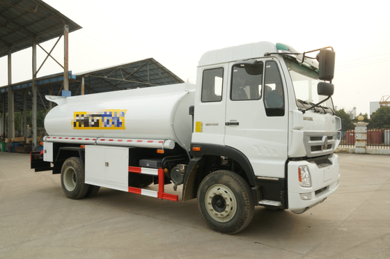Sinotruk Howo7 heller 140HP Kraftstofftank-Anhänger des Benzintank-LKW-5-6 CBM 4X2 LHD Euro-