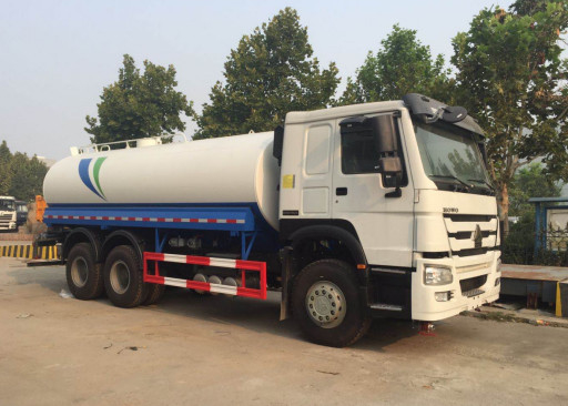 Wasser-Tankwagen 30000L Sinotruk Howo7 mit Spray-System