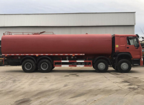 Wasser-Tankwagen 30000L Sinotruk Howo7 mit Spray-System
