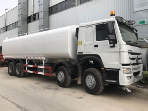 Wasser-Tankwagen 30000L Sinotruk Howo7 mit Spray-System