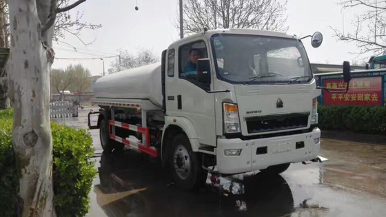 Wasser-Tankwagen Sinotruk HOWO Licht 4x2 8 CBM für Stadt Clearning und Anlagen