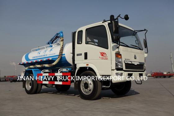 Fäkaler Sammlungs-Abwasser-Vakuumsaug-LKW SINOTRUK beleuchten Howo 5000 Liter