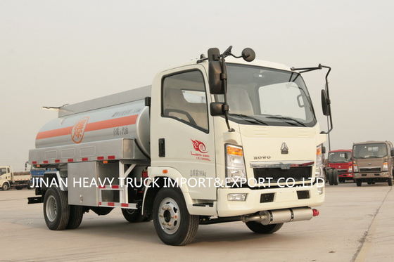 Licht Mini Oil Fuel Tanker Truck 4x2 6cbm 6000Liter Sinotruk Howo