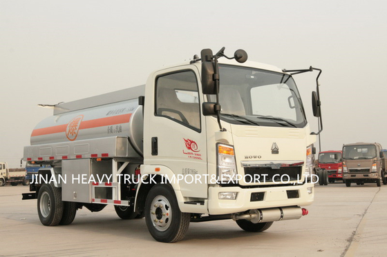 Licht Mini Oil Fuel Tanker Truck 4x2 6cbm 6000Liter Sinotruk Howo
