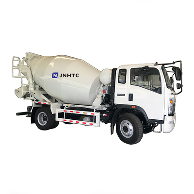 HOWO-Feuergebührenbetonmischer-LKW-Selbst, der 4x2 3cbm 5M3 lädt