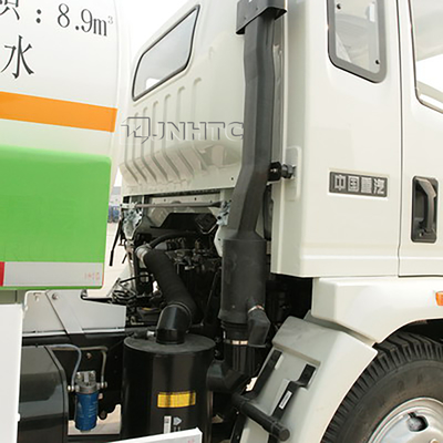 Leichtwasser-Tankwagen 4x2 SINOTRUK HOWO mit 14m Front Sprinkler