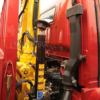 LKW Sinotruk HOWO 4x2 brachte teleskopischen Crane Hook Folding Arm Lifting-LKW an