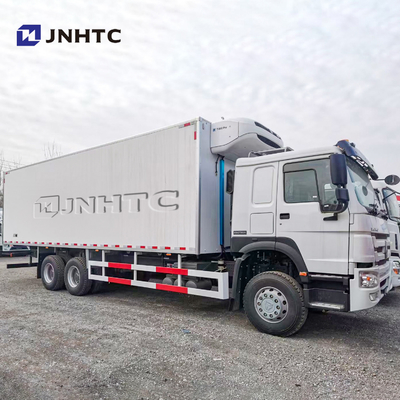 Sinotruk HOWO Euro2 6x4 kühlte Lieferung Van Beverages Drinks