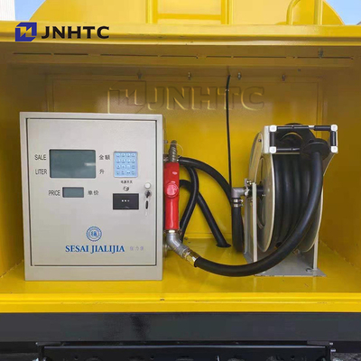Sinotruk Howo neues Modell 3000l des Licht-Brennstoff-Tankwagen-4x2