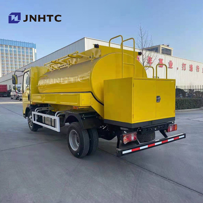 Sinotruk Howo neues Modell 3000l des Licht-Brennstoff-Tankwagen-4x2